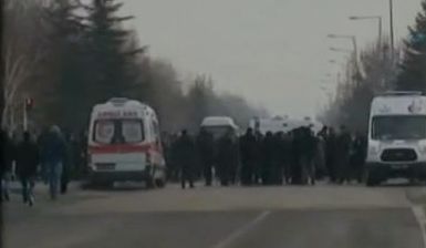 Атентат в Турция, взривиха автобус с военни край университет
