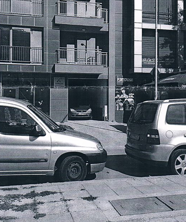 Джигити паркират на забранено в „Братя Миладинови”, пречат на цял блок