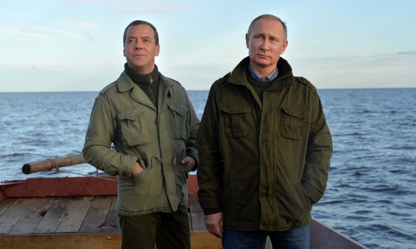 Путин възложил на Медведев да оглави комисия за разследване на самолетната катастрофа