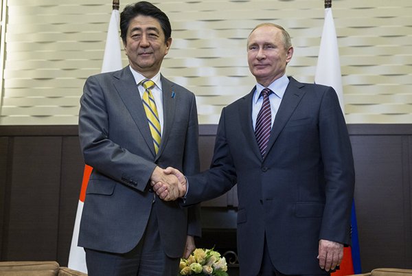 Япония ще поддържа санкциите срещу Москва, но и ще помага на руската икономика