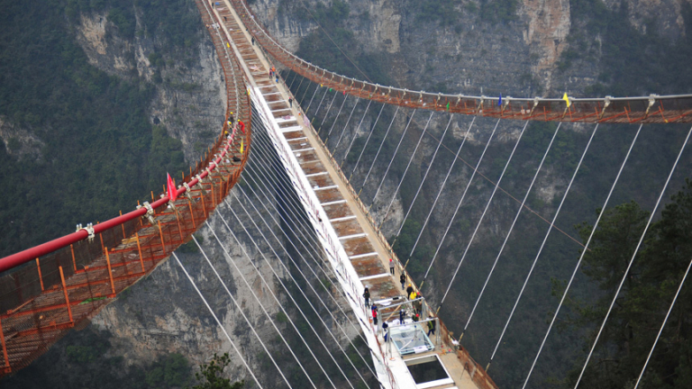 В Китай построиха най-високия мост в света