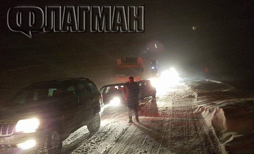 В Каблешково и Медово бедстват, 4 часа са без ток, ЕВН се подиграват с тях