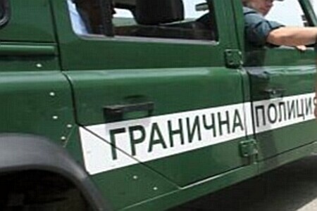 Удар! Граничари задържаха 31 мигранти край Равадиново, предвождал ги афганистанец