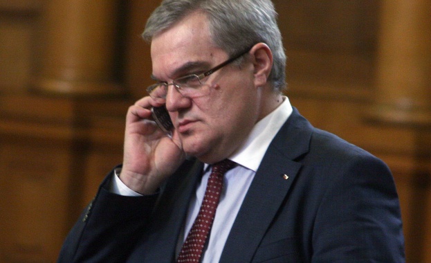 Румен Петков отсече: Оръжието в Сирия може да е произведено у нас, но не е продадено от българи на бунтовниците там