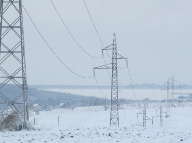 Силните снеговалежи оставиха без ток хиляди в Бургаско