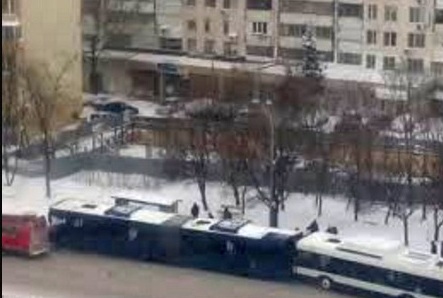 Градски автобус помля кола на бул. „Стефан Стамболов”