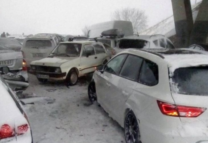 Петима българи са пострадали в зверска верижна катастрофа край Ниш