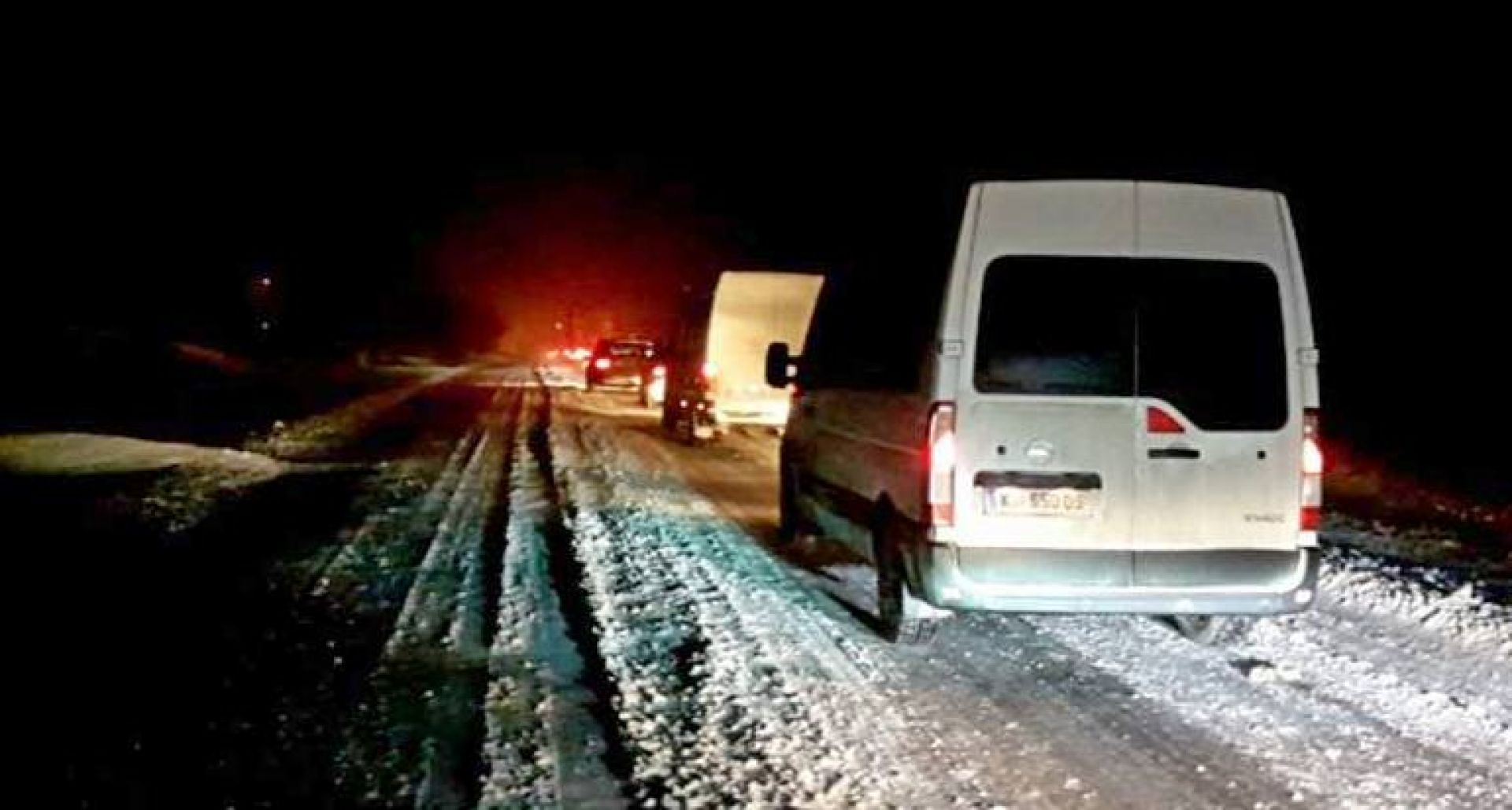 Девет села в Бургаска област са без ток заради бедствието, влак аварира край Айтос