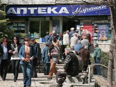 Преглед на регионалния печат: Аптеките в Бургас по-пълни от моловете