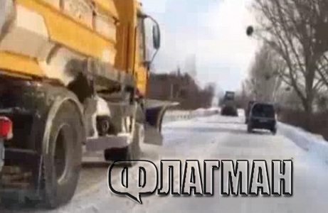 Сигнал до Флагман.БГ: Вижте как чистят снегорините пътя Бургас-Созопол (ВИДЕО)