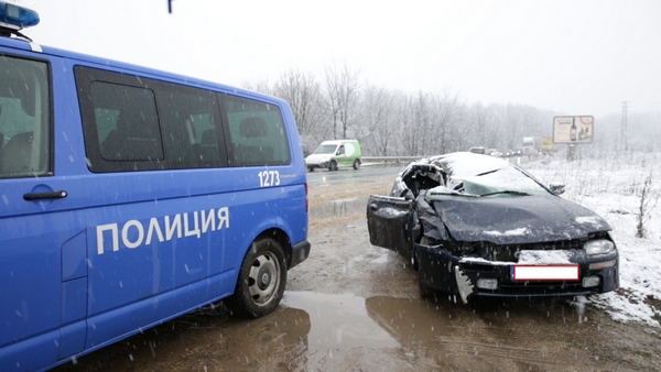 Трагедия! Жена издъхна след зверски сблъсък на Подбалканския път