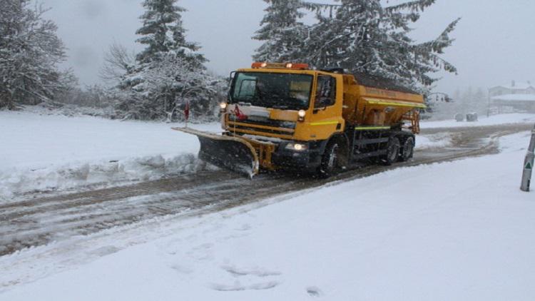 Вижте кои пътища са затворени в Бургаска област, айтоските села откъснати заради огромни преспи