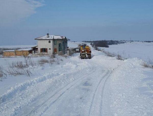 Младежи влязоха в забранен участък и закъсаха в преспите, приюти ги кметът на с. Твърдица