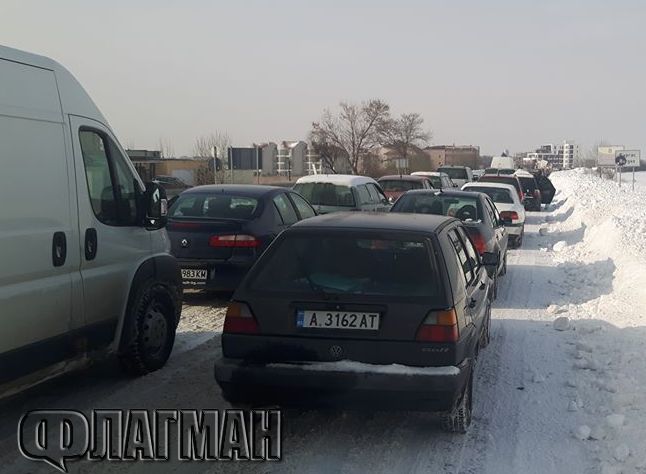 Кошмар! Поморие-Бургас се затапи отново, опашката е над 10 км