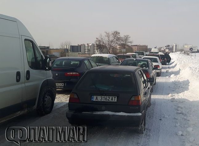 Кошмар! Поморие-Бургас се затапи отново, опашката е над 10 км