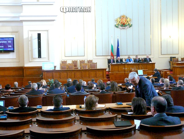 Заради задръстванията в снега в Бургаско предлагат драстични законови санкции за шофьорите