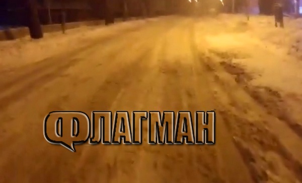 Сигнал до Флагман.БГ: Вижте как изглеждат улиците в Несебър след снежния ад (ВИДЕО)