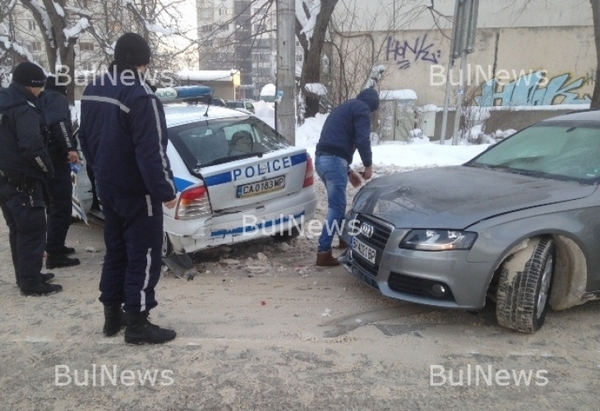 Полицай с мощно „Ауди“ се натресе в патрулка (СНИМКИ)