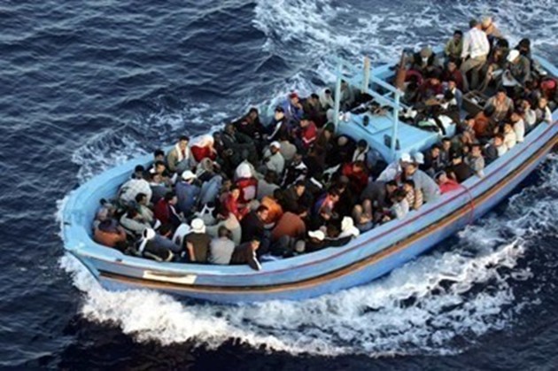 Само четирима от над 100 мигранти оцеляха след корабокрушение край Либия