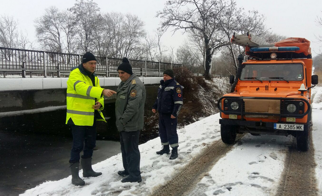 Река Маринка е пред преливане, готвят за евакуация жителите на Черниците