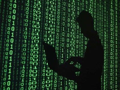 Хакери заразяват компютри с вирус, за да ни снимат голи