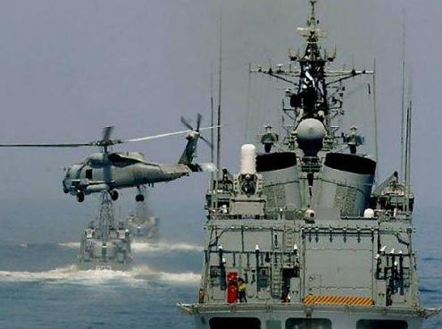 Гръцки хеликоптер със снайперисти преследва наркотрафиканти по вода