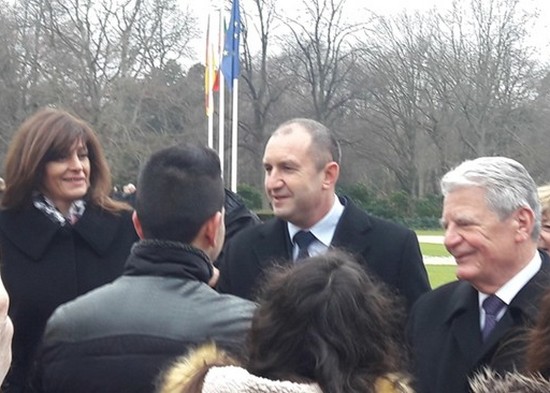 Президентът Радев пристигна в двореца Белвю със съпругата си Десислава