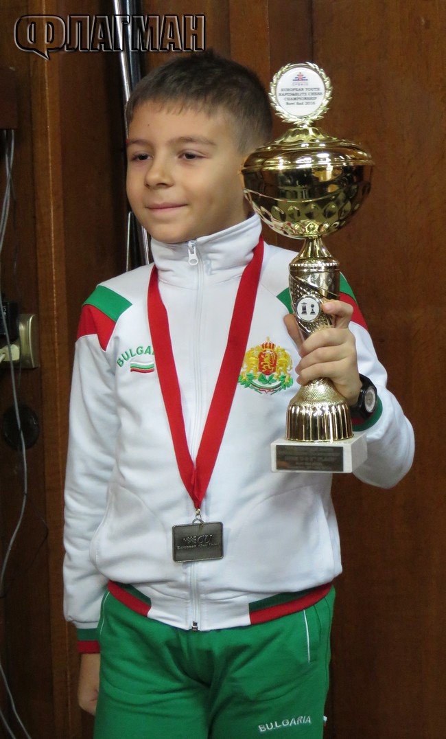9-годишно момченце от Бургас тръгна по стъпките на Веско Топалов в шаха