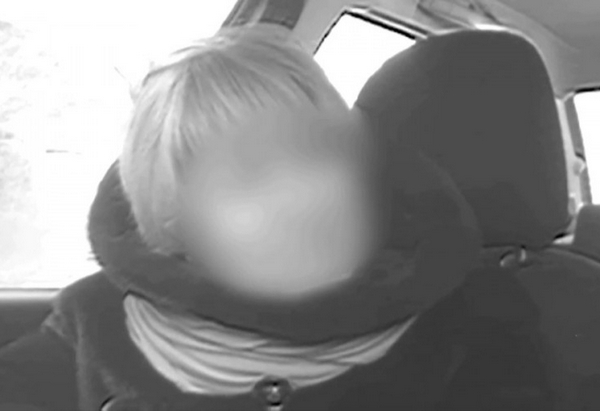Заснеха със скрита камера жена как поръчва убийство на своя съперница (ВИДЕО)