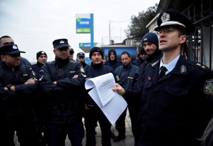 Паника в Гърция! Бомбена заплаха евакуира половината Солун! (СНИМКИ)