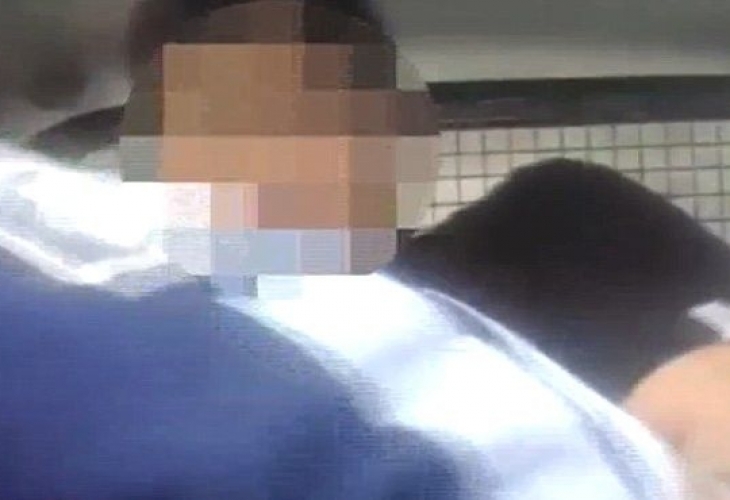 Скандал! Уволняват двама полицаи, правили секс в патрулката