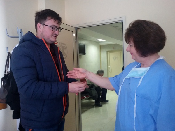 Младежи от БСП – Бургас зарадваха с мартеници пациенти и лекари от здравните заведения в Бургас