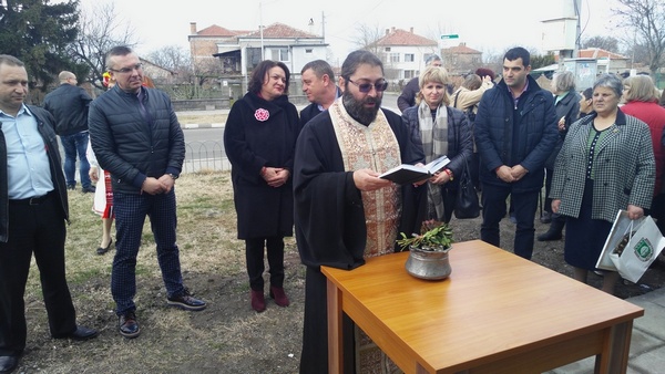 Детски концерт и изложба, нов пенсионерски клуб в Камено за 1-ви март