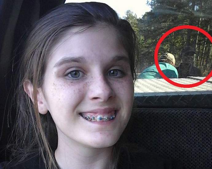 Момиче се снима с призрак на негър