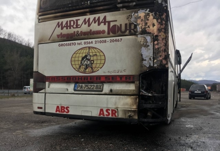 Огнен ужас! Автобус с пътници пламна на АМ „Тракия” (СНИМКИ)
