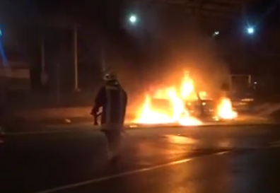 Полицейска кола пламна край Симитли