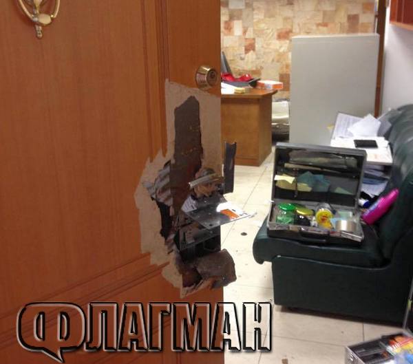 Уникална снимка! Вижте как действат бандитите, набелязали за удар офиси и заведения в Бургас