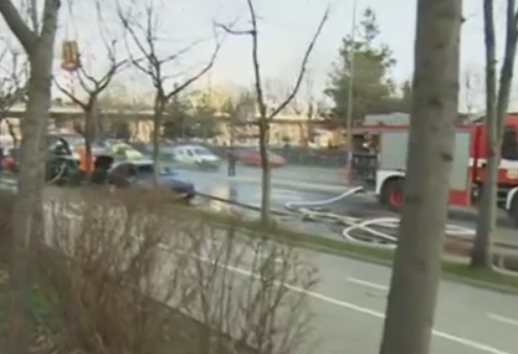 Ексклузивно! Огнен ужас шокира столичани: Четири коли станаха на въглен на бул. "България"