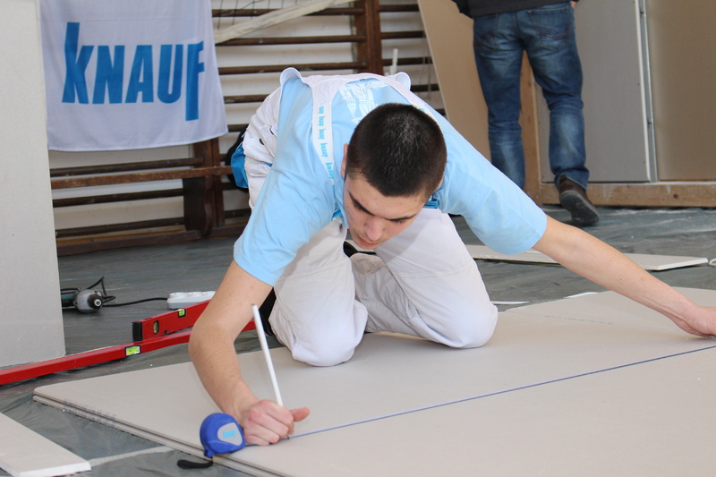Бургаските ученици първи в състезанието за млади строители
