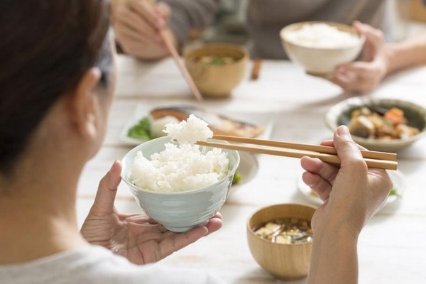 Експерти бият тревога: Пазарът е залят с фалшив пластмасов ориз, вижте как да го познаете!