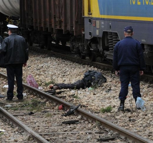 Разпознаха самоубиеца от релсите, задържал бързия влак 5 часа край Айтос