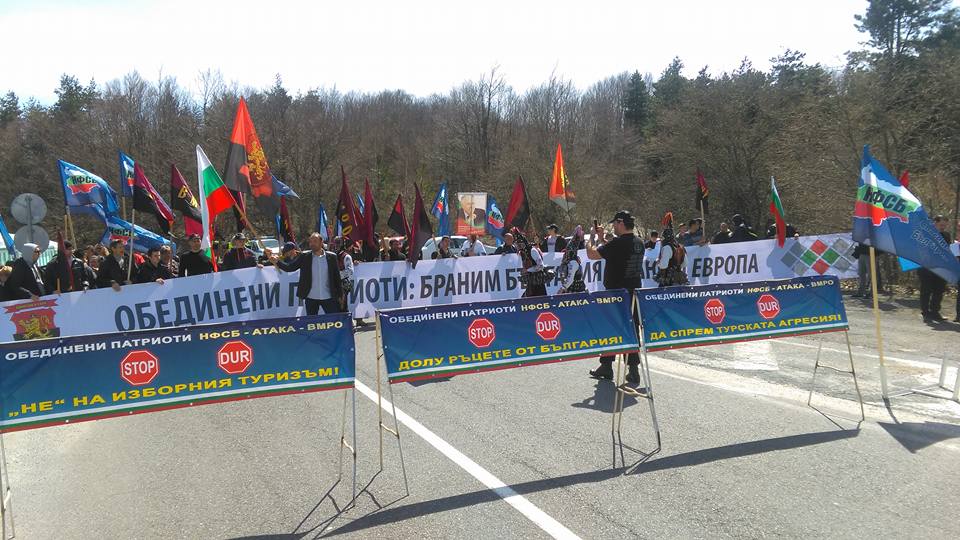 Патриотите блокираха българо-турската граница край Малко Търново, ще спират турските автобуси до неделя