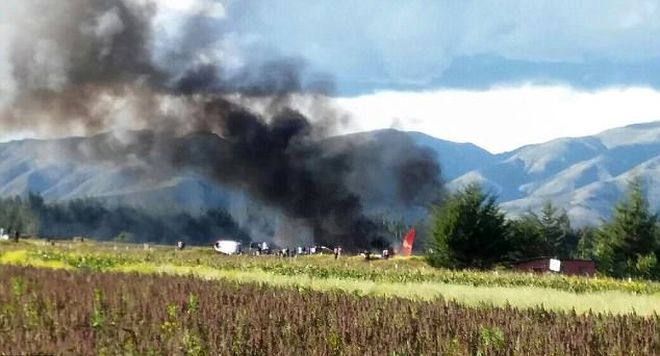 Самолет със 141 пътника изгоря на пистата