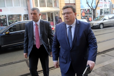 Цацаров поиска уволнението на трима прокурорски шефове