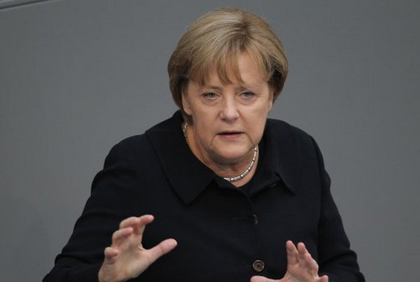 Меркел зове бежанците да не ходят в големите градове, а да стоят на село