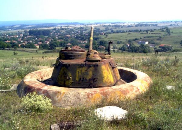 Фирма, свързана с руски бизнесмен, изкупи огромни военни имоти край Средец