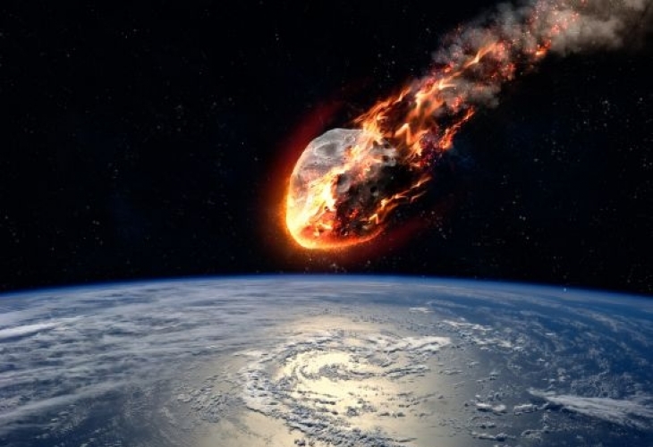Опасно близо: Астероид нахлува в земната атмосфера със скорост 18 км/сек!