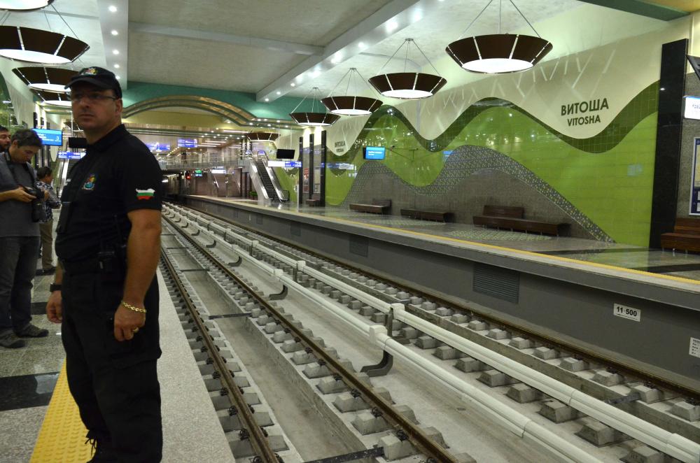 Софийското метро почерня от полиция, спецслужбите не обявяват официално причината!