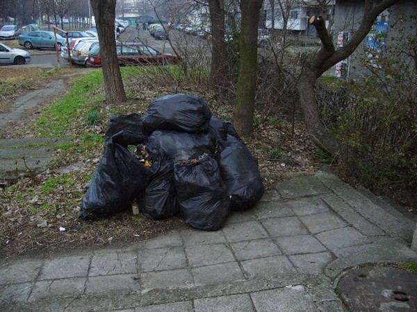 Продължава пролетното почистване в Бургас