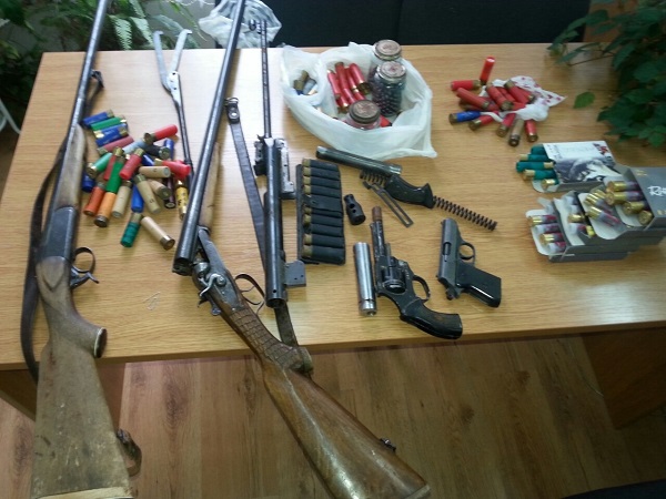 Удар на полицията в Приморско! Задържаха бойния арсенал на Златко от с. Писменово (СНИМКИ)